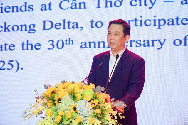 Phó chủ tịch Liên hiệp Các tổ chức hữu nghị Việt Nam Đồng Huy Cương phát biểu khai mạc sự kiện Phó chủ tịch Liên hiệp Các tổ chức hữu nghị Việt Nam Đồng Huy Cương phát biểu khai mạc sự kiện