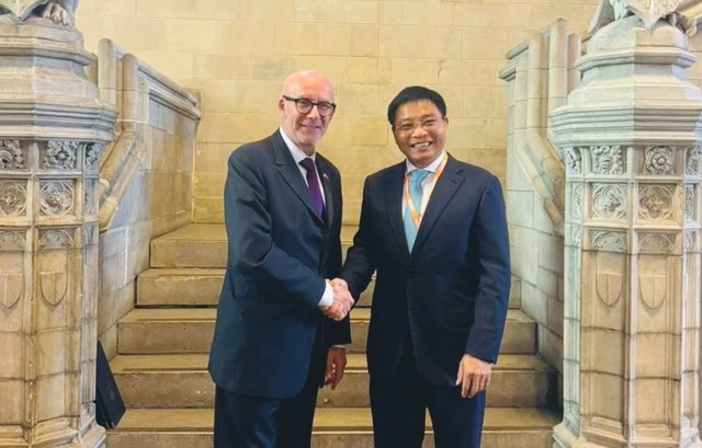 Bộ trưởng Bộ Tài chính Nguyễn Văn Thắng và ngài Matt Western. Bộ trưởng Bộ Tài chính Nguyễn Văn Thắng và ngài Matt Western.
