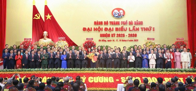 Ban Chấp hành Đảng bộ thành phố Đà Nẵng, nhiệm kỳ 2025 - 2030 ra mắt tại Đại hội.
