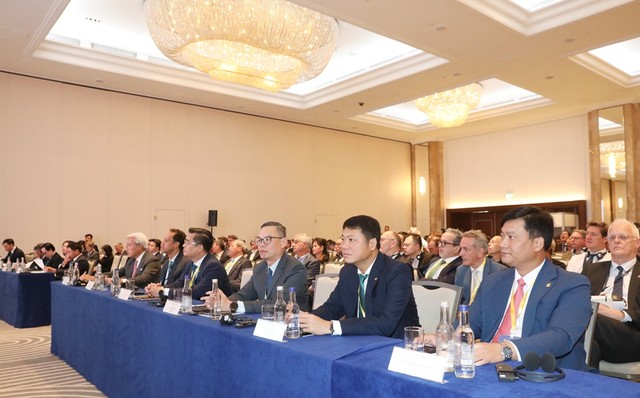 Hội nghị đã thu hút sự tham gia của gần 300 đại diện các doanh nghiệp, tập đoàn lớn, ngân hàng, quỹ đầu tư đến từ Việt Nam và quốc tế...