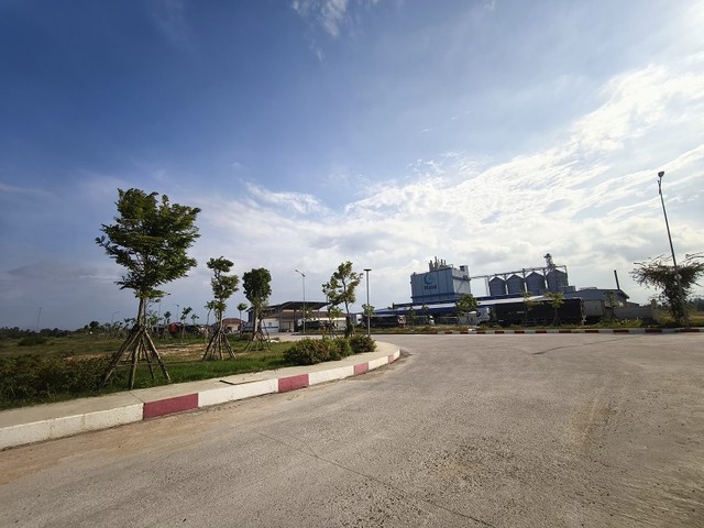 Nhà máy sản xuất thức ăn chăn nuôi Hải Long Bình Định là dự án hiếm hoi đã đi vào hoạt động tại Khu công nghiệp Hòa Hội.