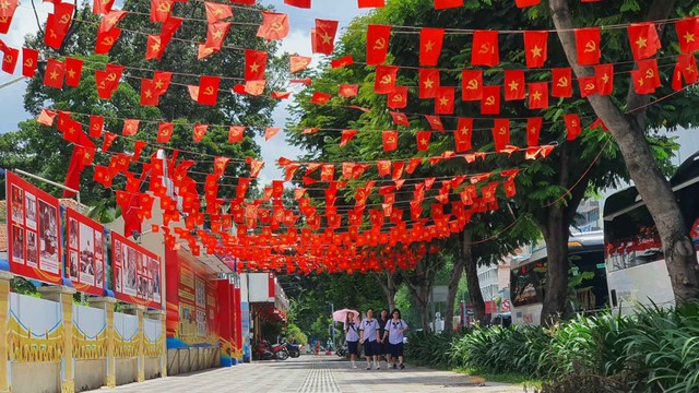 Với phương châm “Đoàn kết - Dân chủ - Kỷ cương - Đột phá - Sáng tạo”, Đại hội đại biểu Đảng bộ TP.HCM lần thứ I có nhiệm vụ kiểm điểm, đánh giá kết quả nhiệm kỳ 2020 - 2025. Ảnh: Lê Toàn.