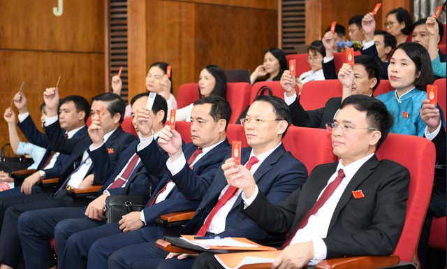 Các đại biểu biểu quyết thông qua nội quy, quy chế Đại hội.