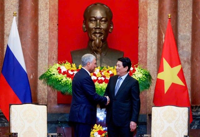 Chủ tịch nước Lương Cường vui mừng được gặp Chủ tịch V. Volodin. Chủ tịch nước Lương Cường vui mừng được gặp Chủ tịch V. Volodin.