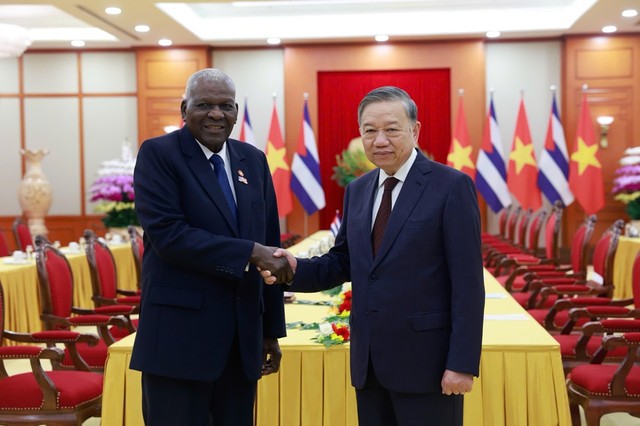 Tổng Bí thư Tô Lâm và Chủ tịch Quốc hội Cuba Esteban Lazo Hernández. Tổng Bí thư Tô Lâm và Chủ tịch Quốc hội Cuba Esteban Lazo Hernández.