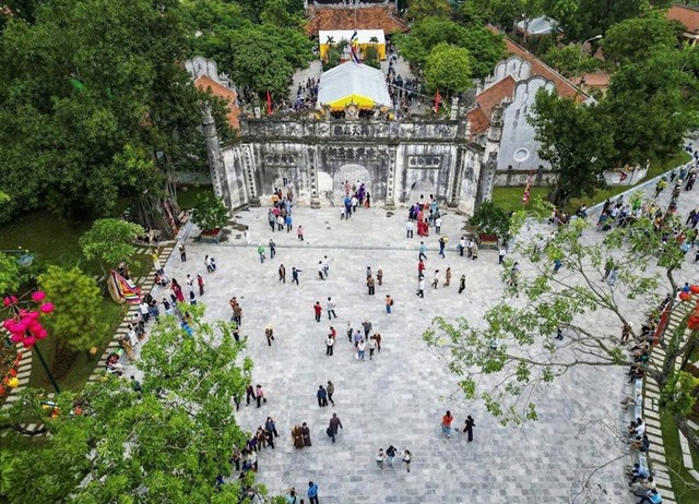 Hàng vạn du khách đổ về Di sản thế giới Côn Sơn - Kiếp Bạc trong dịp lễ hội mùa thu này. Ảnh: Chí Linh Hàng vạn du khách đổ về Di sản thế giới Côn Sơn - Kiếp Bạc trong dịp lễ hội mùa thu này. Ảnh: Chí Linh