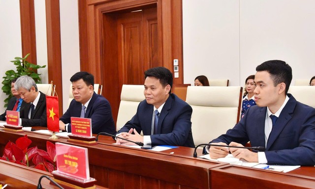 Ông Lê Ngọc Châu, Chủ tịch UBND TP. Hải Phòng tiếp và làm việc với Ngài Kees van Baar, Đại sứ Đặc mệnh toàn quyền Vương quốc Hà Lan tại Việt Nam. Ông Lê Ngọc Châu, Chủ tịch UBND TP. Hải Phòng tiếp và làm việc với Ngài Kees van Baar, Đại sứ Đặc mệnh toàn quyền Vương quốc Hà Lan tại Việt Nam.