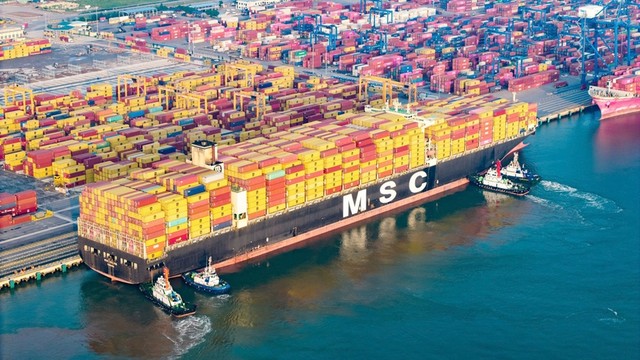 Cảng Container quốc tế Hải Phòng tiếp nhận tàu trọng tải lớn vào làm hàng. Ảnh: Cảng Hải Phòng