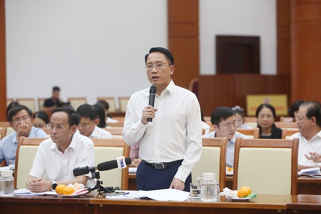 Lãnh đạo Cục Thuế chia sẻ thông tin về thu ngân sách tại họp báo thường kỳ quý III/2025 của Bộ Tài chính. Ảnh: Đức Minh.