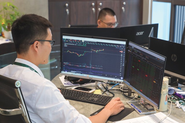 Cơ quan quản lý cần xây dựng hệ thống theo dõi và cảnh báo sớm về biến động của dòng vốn quốc tế Cơ quan quản lý cần xây dựng hệ thống theo dõi và cảnh báo sớm về biến động của dòng vốn quốc tế