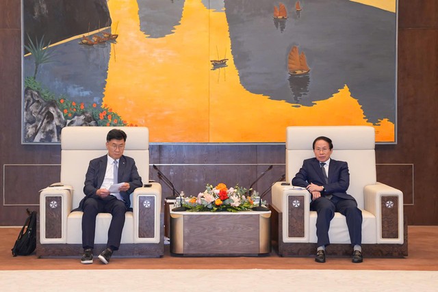 Ông Lê Tiến Châu, Bí thư Thành ủy Hải Phòng tiếp và làm việc với ông Chang Joon Yeon, Phó chủ tịch Viện Khoa học và Công nghệ Hàn Quốc (KIST).