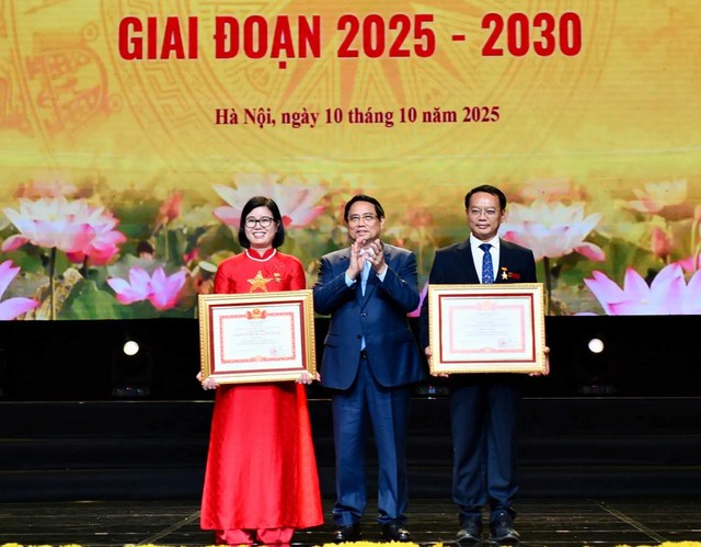 Thủ tướng Chính phủ Phạm Minh Chính trao danh hiệu “Chiến sĩ thi đua toàn quốc” tặng 2 cá nhân.