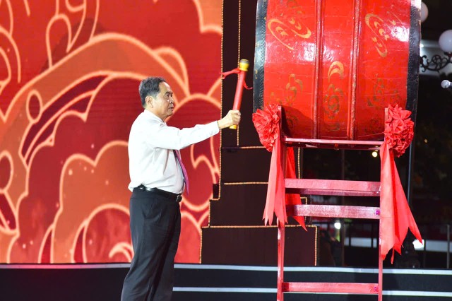 Chủ tịch Quốc hội Trần Thanh Mẫn đánh trống khai hội mùa thu Côn Sơn - Kiếp Bạc 2025.