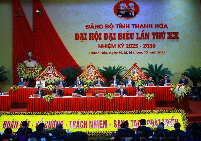 Đoàn chủ tịch điều hành Đại hội.