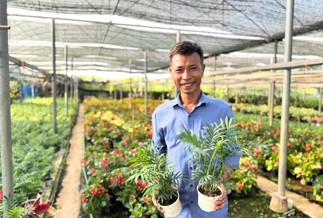 Ông Hoàng Văn Trào, Chủ tịch Hội Làm vườn xã Phúc Thọ (Hà Nội). Ảnh: Hồ Hạ.