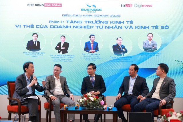 Các diễn giả trao đổi về kênh đầu tư tại Diễn đàn.