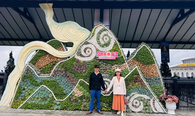 Những tiểu cảnh sen đá độc bản được bài trí lạ mắt và cầu kỳ. Những tiểu cảnh sen đá độc bản được bài trí lạ mắt và cầu kỳ.