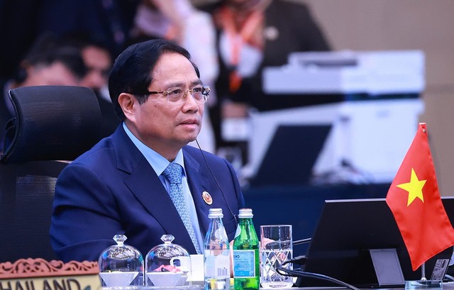 Thủ tướng Phạm Minh Chính nhấn mạnh: ASEAN và Ấn Độ là hai 'mỏ neo chiến lược' kết nối Ấn Độ Dương và Thái Bình Dương. Việt Nam ủng hộ Ấn Độ tiếp tục triển khai chính sách "Hành động Hướng Đông", tăng cường hợp tác toàn diện, thực chất với ASEAN - Ảnh: TTXVN. Thủ tướng Phạm Minh Chính nhấn mạnh: ASEAN và Ấn Độ là hai 'mỏ neo chiến lược' kết nối Ấn Độ Dương và Thái Bình Dương. Việt Nam ủng hộ Ấn Độ tiếp tục triển khai chính sách "Hành động Hướng Đông", tăng cường hợp tác toàn diện, thực chất với ASEAN - Ảnh: TTXVN.