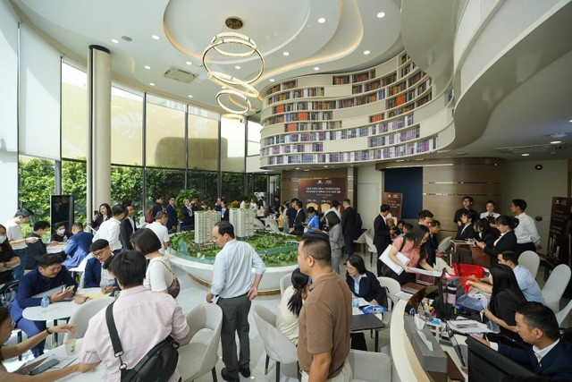 Chủ đầu tư thường xuyên tổ chức sự kiện để khách hàng tham quan công trường và nhà mẫu dự án Chủ đầu tư thường xuyên tổ chức sự kiện để khách hàng tham quan công trường và nhà mẫu dự án