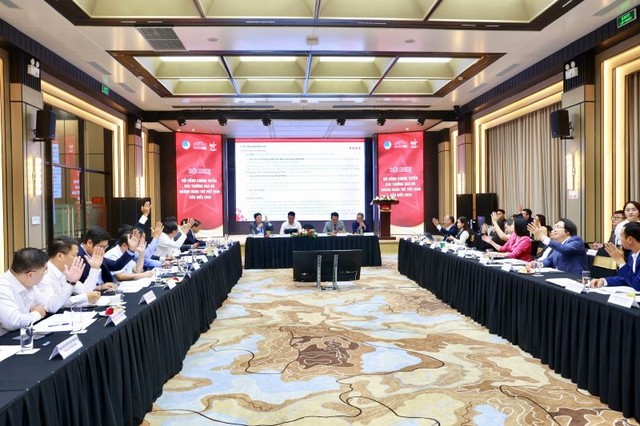 Top 100 Doanh nhân trẻ Việt Nam tiêu biểu được lựa chọn từ 137 hồ sơ, từ 25 tỉnh, thành phố đề cử. Ảnh: Chí Cường Top 100 Doanh nhân trẻ Việt Nam tiêu biểu được lựa chọn từ 137 hồ sơ, từ 25 tỉnh, thành phố đề cử. Ảnh: Chí Cường