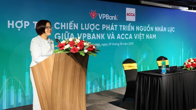Đại diện VPBank chia sẻ tại sự kiện Đại diện VPBank chia sẻ tại sự kiện