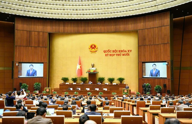 Quốc hội nghe trình bày tờ trình các dự án luật - Ảnh: Duy Linh.