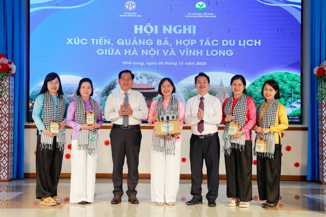 Hội nghị Xúc tiến, quảng bá và hợp tác phát triển du lịch giữa Hà Nội và Vĩnh Long do Sở Du lịch Hà Nội phối hợp với Sở Văn hóa, Thể thao và Du lịch tỉnh Vĩnh Long tổ chức, sáng 5/11.