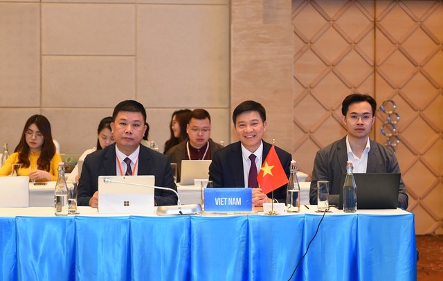 Đoàn Việt Nam tham dự Phiên họp.