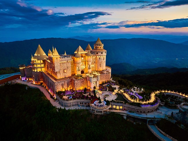 Không gian bên trong và bên ngoài của Lâu đài Mặt Trăng cũng được nhiều thương hiệu lựa chọn để tổ chức các hoạt động, sự kiện MICE