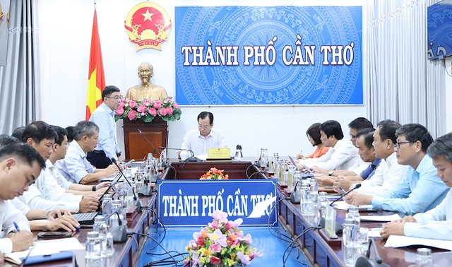 Tổng giám đốc EVNNPT Phạm Lê Phú tại cuộc làm việc với lãnh đạo UBND TP. Cần Thơ ngày 13/11/2025. Tổng giám đốc EVNNPT Phạm Lê Phú tại cuộc làm việc với lãnh đạo UBND TP. Cần Thơ ngày 13/11/2025.