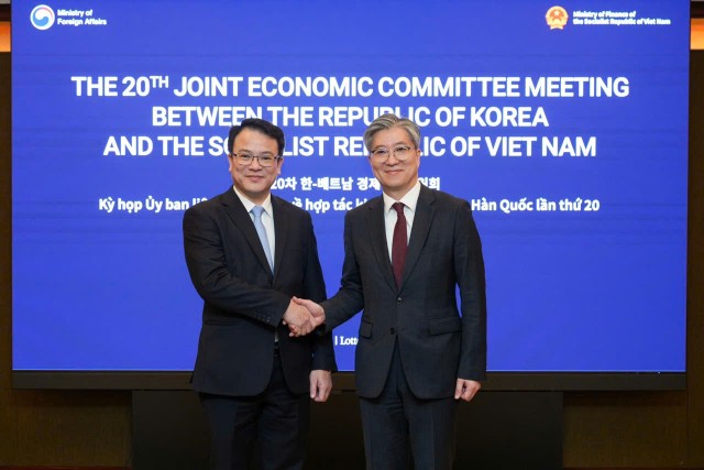 Kỳ họp do Thứ trưởng Bộ Tài chính Việt Nam Trần Quốc Phương và Thứ trưởng Bộ Ngoại giao Hàn Quốc Kim Hee Sang đồng chủ trì.