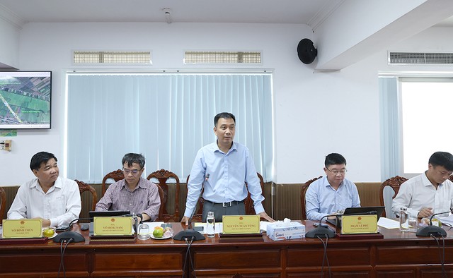 Chủ tịch HĐTV EVNNPT Nguyễn Tuấn Tùng tại buổi làm việc. Chủ tịch HĐTV EVNNPT Nguyễn Tuấn Tùng tại buổi làm việc.