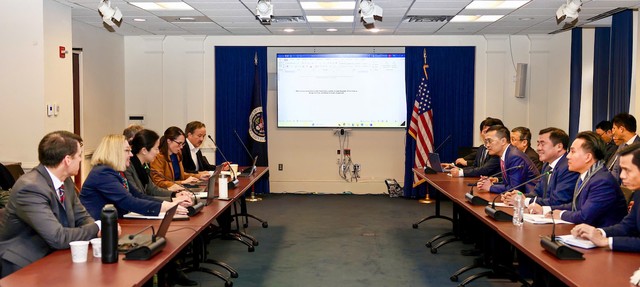 Trong 3 ngày đàm phán, đoàn đàm phán Việt Nam và Mỹ đã đạt tiến bộ lớn trong nhiều vấn đề như dịch vụ, thương mại số, nông nghiệp,... Trong 3 ngày đàm phán, đoàn đàm phán Việt Nam và Mỹ đã đạt tiến bộ lớn trong nhiều vấn đề như dịch vụ, thương mại số, nông nghiệp,...