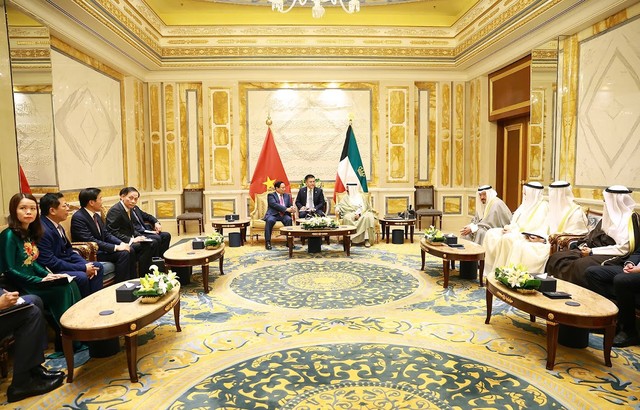 Thủ tướng Chính phủ Phạm Minh Chính đề nghị Quốc vương Kuwait tiếp tục quan tâm thúc đẩy quan hệ hai nước phát triển tương xứng với quy mô, yêu cầu mới, chú trọng đẩy mạnh và tạo đột phá. Ảnh: VGP/Nhật Bắc. Thủ tướng Chính phủ Phạm Minh Chính đề nghị Quốc vương Kuwait tiếp tục quan tâm thúc đẩy quan hệ hai nước phát triển tương xứng với quy mô, yêu cầu mới, chú trọng đẩy mạnh và tạo đột phá. Ảnh: VGP/Nhật Bắc.