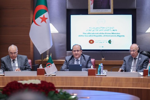 Thủ tướng Algeria khẳng định quyết tâm của Chính phủ Algeria, với sự chỉ đạo của Tổng thống Abdelmadjid Tebboune, trong việc duy trì, phát huy hơn nữa mối quan hệ truyền thống và hợp tác hữu nghị giữa hai nước. Ảnh: VGP.