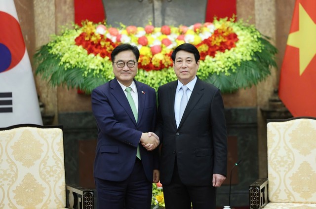 Chủ tịch nước Lương Cường đánh giá chuyến thăm của Chủ tịch Quốc hội Woo Won Shik có ý nghĩa quan trọng. Chủ tịch nước Lương Cường đánh giá chuyến thăm của Chủ tịch Quốc hội Woo Won Shik có ý nghĩa quan trọng.