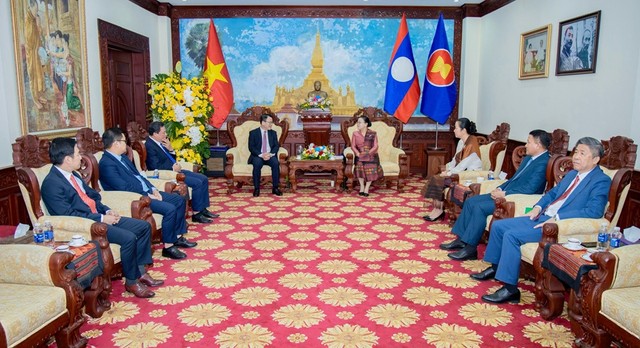 Quang cảnh buổi tiếp. Quang cảnh buổi tiếp.