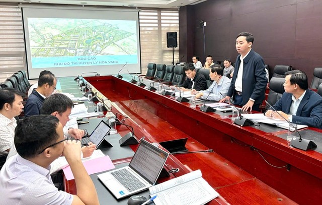 Chủ tịch UBND xã Hòa Vang (TP.Đà Nẵng), ông Lê Phú Nguyện tại cuộc họp đề xuất đầu tư Khu đô thị Hoà Vang. Chủ tịch UBND xã Hòa Vang (TP.Đà Nẵng), ông Lê Phú Nguyện tại cuộc họp đề xuất đầu tư Khu đô thị Hoà Vang.