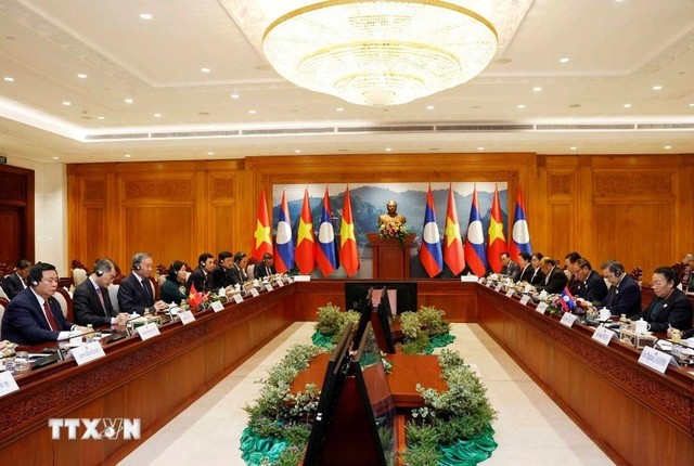 Tổng Bí thư Tô Lâm và Chủ tịch Quốc hội Lào bày tỏ vui mừng chứng kiến quan hệ hợp tác hết sức chặt chẽ, hiệu quả giữa Quốc hội hai nước. Ảnh: Thống Nhất/TTXVN.