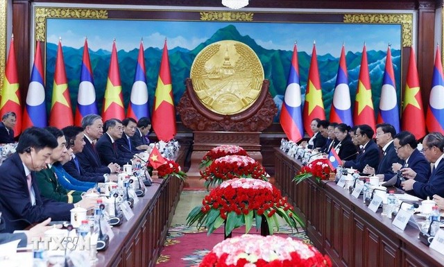 Cuộc hội đàm giữa Tổng Bí thư Tô Lâm và đoàn cấp cao Việt Nam với Tổng Bí thư, Chủ tịch nước Thongloun Sisoulith và đoàn cấp cao Lào. Ảnh: Thống Nhất/TTXVN.