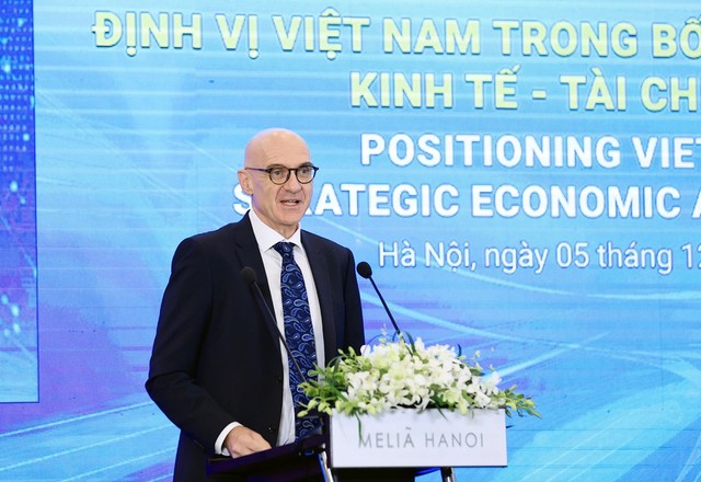 Ông Nicholas George, Phó giám đốc Khu vực châu Á - Thái Bình Dương, UNOPS. Ông Nicholas George, Phó giám đốc Khu vực châu Á - Thái Bình Dương, UNOPS.