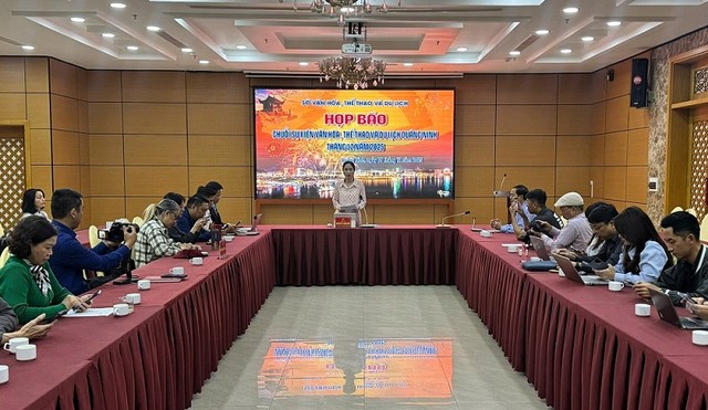 Bà Nguyễn Thị Thanh Thủy, Phó giám đốc Sở Văn hóa, Thể thao và Du lịch tỉnh Quảng Ninh phát biểu tại họp báo. Bà Nguyễn Thị Thanh Thủy, Phó giám đốc Sở Văn hóa, Thể thao và Du lịch tỉnh Quảng Ninh phát biểu tại họp báo.