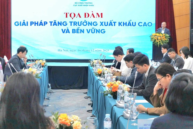 Ông Nguyễn Anh Sơn chia sẻ tại tọa đàm: "Giải pháp tăng trưởng xuất khẩu cao và bền vững", sáng 16/12. Ông Nguyễn Anh Sơn chia sẻ tại tọa đàm: "Giải pháp tăng trưởng xuất khẩu cao và bền vững", sáng 16/12.