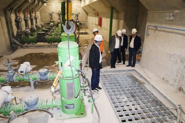 Phó tổng giám đốc EVN Phạm Hồng Phương đã đi kiểm tra hiện trường, rà soát các điều kiện chuẩn bị công tác nghiệm thu hoàn thành cấp Nhà nước và Lễ khánh thành công trình Nhà máy Thủy điện Hòa Bình mở rộng vào ngày 19/12 sắp tới.