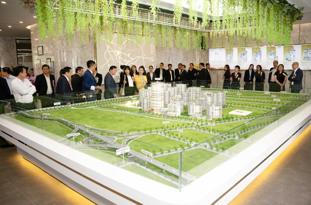 Dự án The Win City - thu hút sự quan tâm đông đảo của khách hàng và nhà đầu tư - Ảnh thực tế dàn khách mời tại sa bàn (lễ khởi công) Nguồn: Thắng Lợi Group