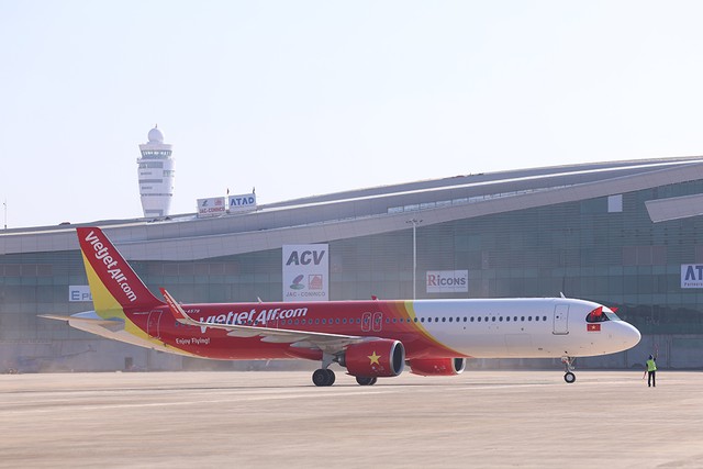 Cùng sáng 19/12, máy bay của Hãng Vietjet cũng hạ cánh sân bay Long Thành.