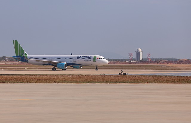 Tiếp theo là Hãng BamBoo cũng đã hạ cánh sân bay Long Thành.