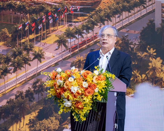 PGS.TS Trần Đình Thiên đóng góp tham luận về APEC 2027 – cơ hội và thách thức.