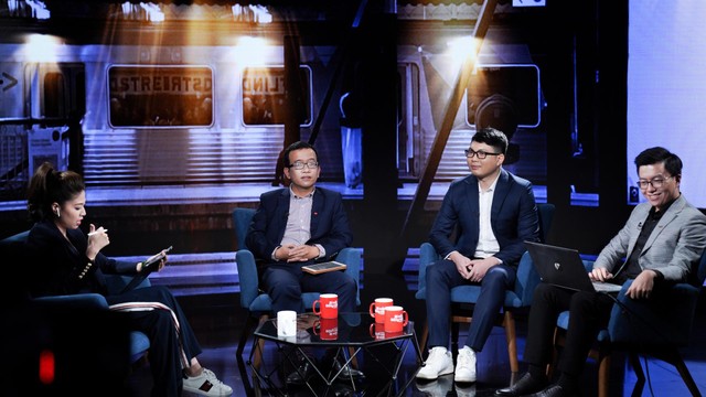 Nhà đầu tư Nam (thứ 3 từ trái sang) cho rằng DIG ở vùng giá hiện nay vẫn rẻ Nhà đầu tư Nam (thứ 3 từ trái sang) cho rằng DIG ở vùng giá hiện nay vẫn rẻ