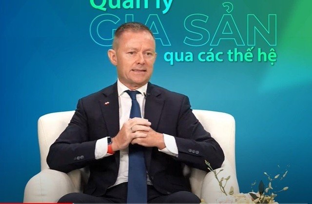 Ông Darren Buckley – Giám đốc Khối Ngân hàng Bán lẻ Techcombank